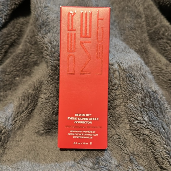 Dermelect Revitalite Eyelid & Dark Circle Corrector - Picture 2 of 3